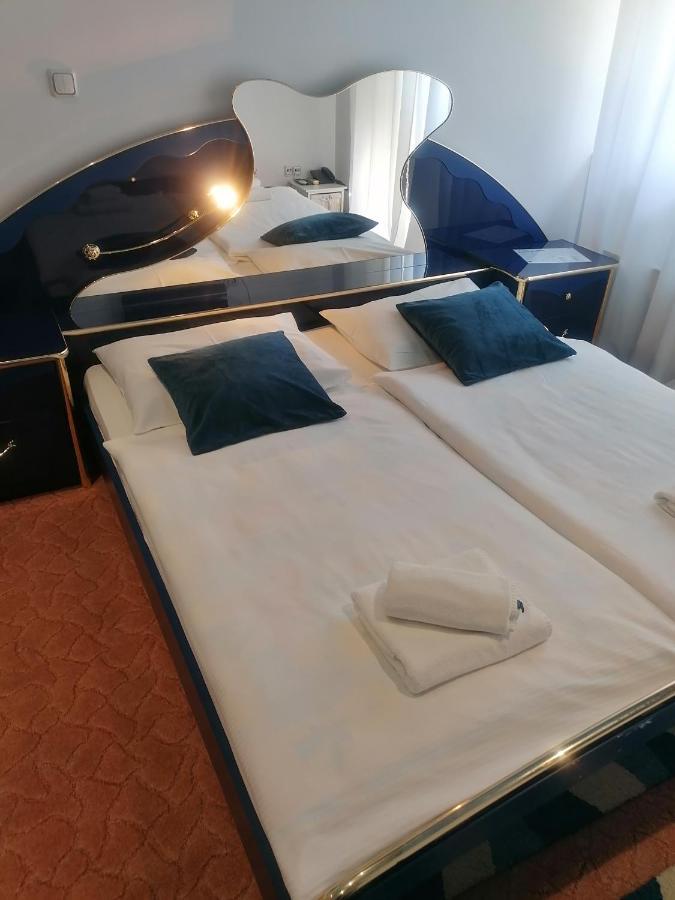 Hotel Garny Pleso Velika Gorica Bagian luar foto