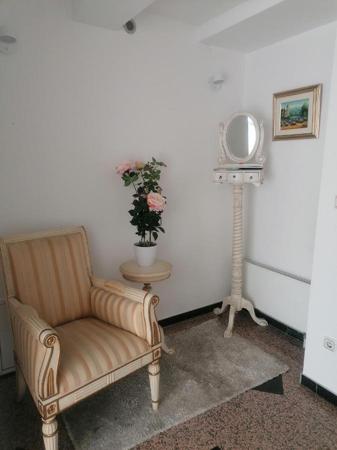 Hotel Garny Pleso Velika Gorica Bagian luar foto