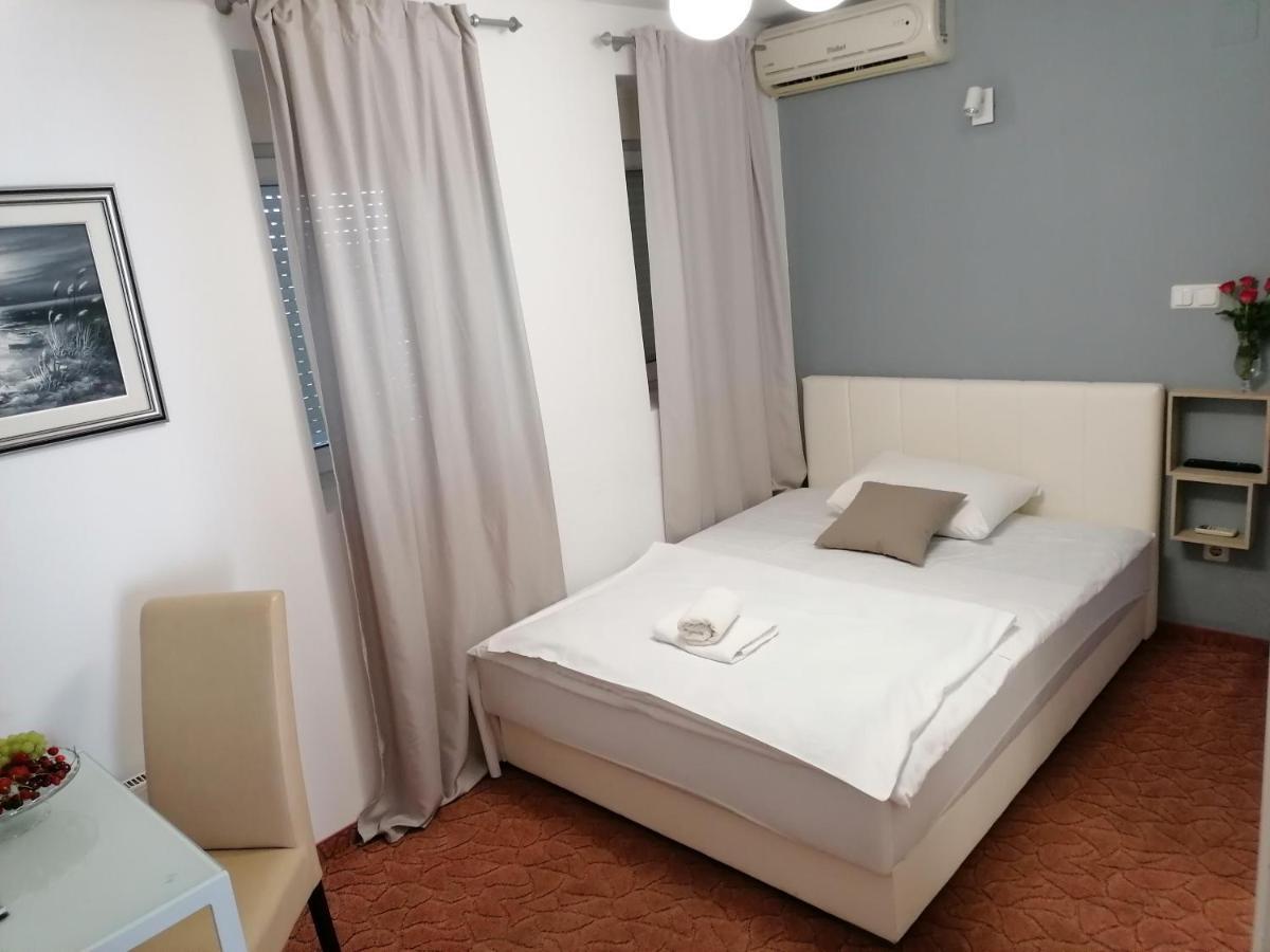 Hotel Garny Pleso Velika Gorica Bagian luar foto