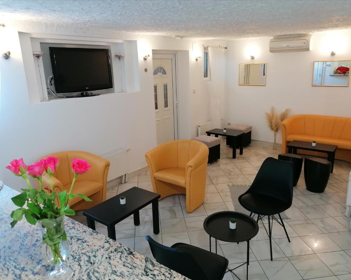 Hotel Garny Pleso Velika Gorica Bagian luar foto
