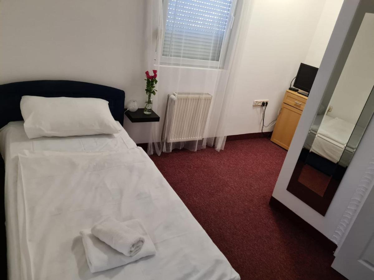 Hotel Garny Pleso Velika Gorica Bagian luar foto