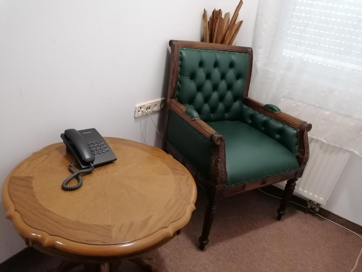 Hotel Garny Pleso Velika Gorica Bagian luar foto