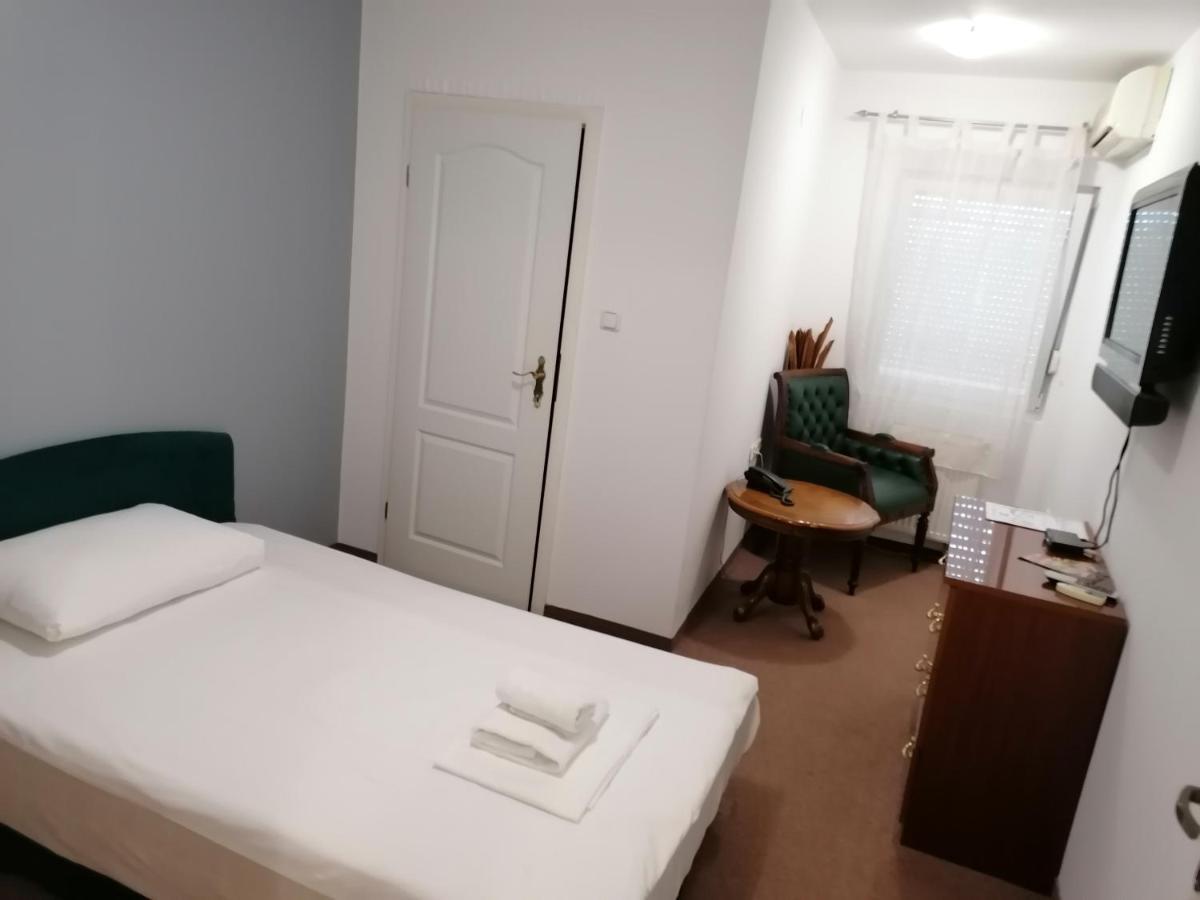 Hotel Garny Pleso Velika Gorica Bagian luar foto