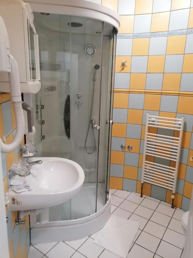 Hotel Garny Pleso Velika Gorica Bagian luar foto