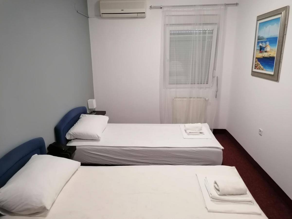 Hotel Garny Pleso Velika Gorica Bagian luar foto