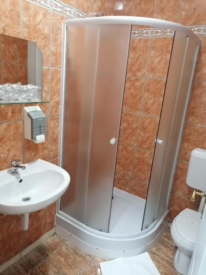 Hotel Garny Pleso Velika Gorica Bagian luar foto