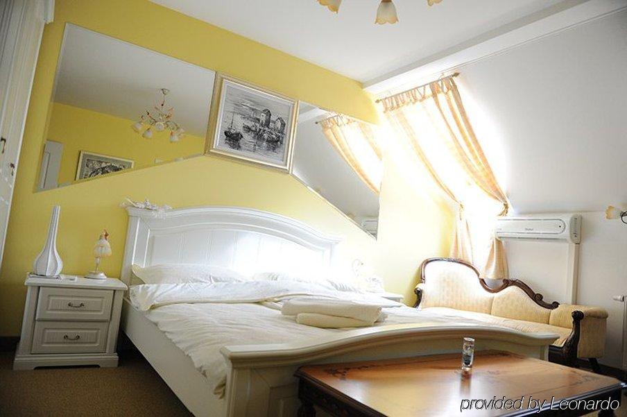 Hotel Garny Pleso Velika Gorica Bagian luar foto
