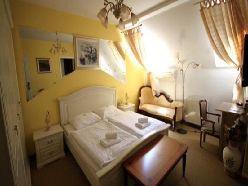 Hotel Garny Pleso Velika Gorica Bagian luar foto