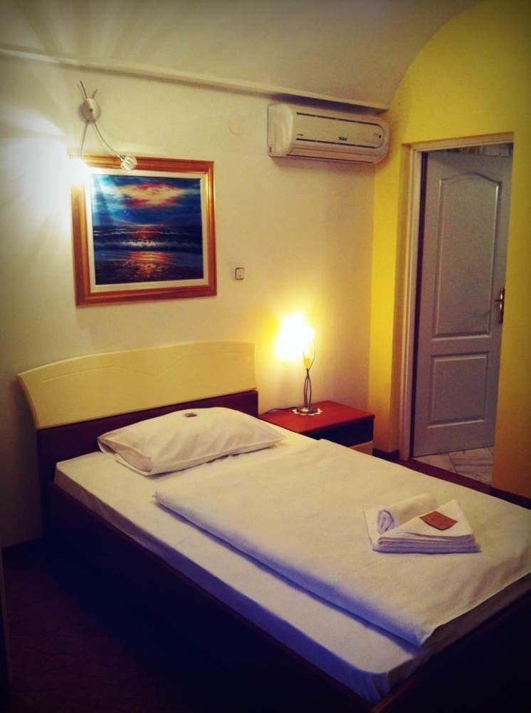Hotel Garny Pleso Velika Gorica Bagian luar foto
