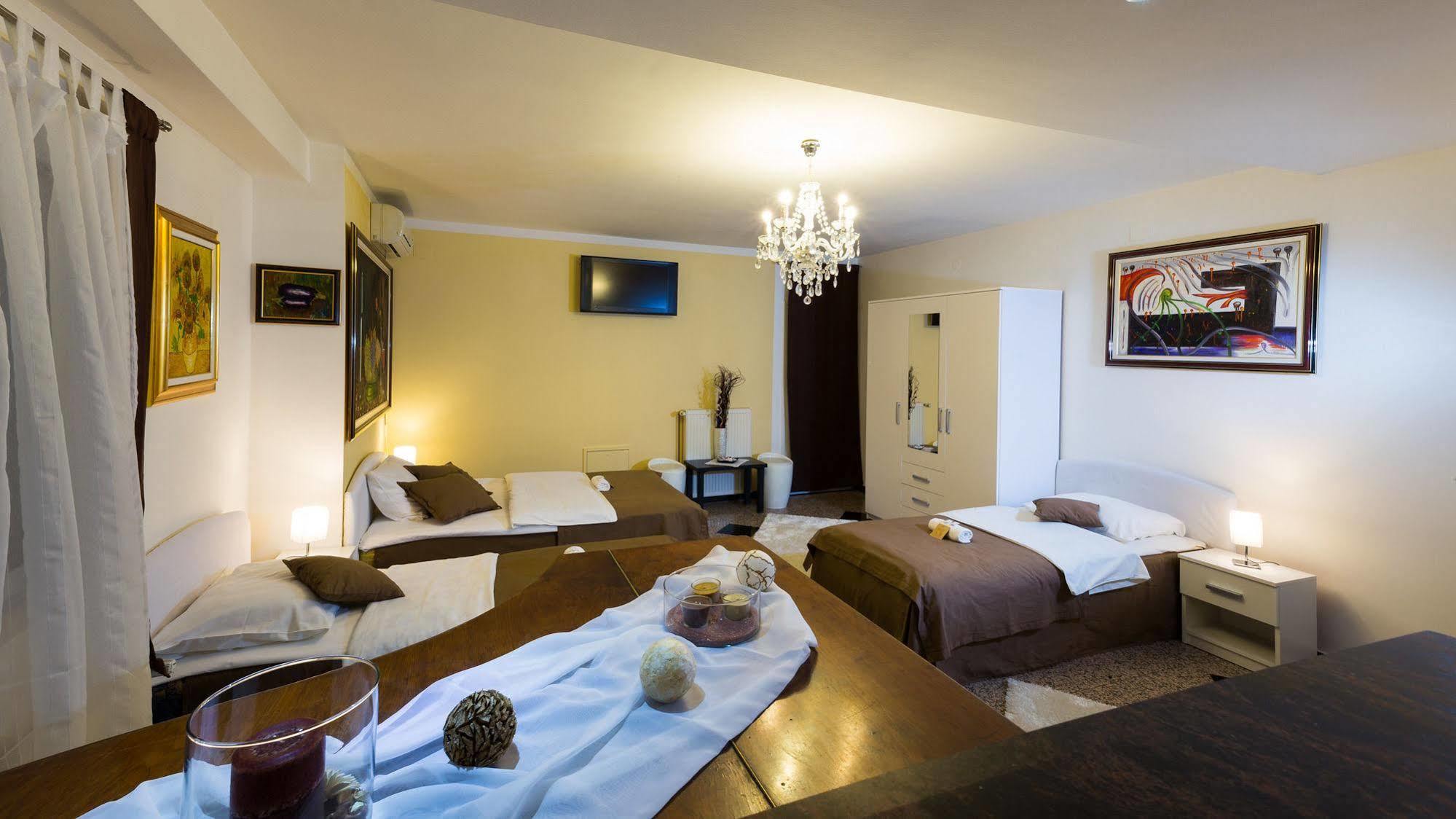 Hotel Garny Pleso Velika Gorica Bagian luar foto